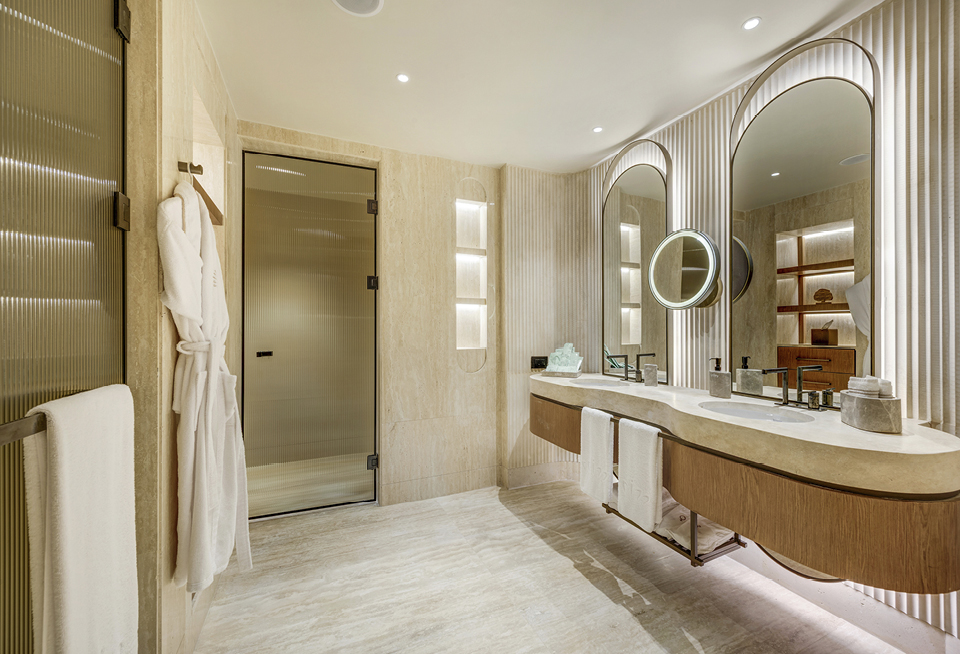 EDIT Regnum The Crown Crown Horizon Suite Twin Bedroom 04.Jpg