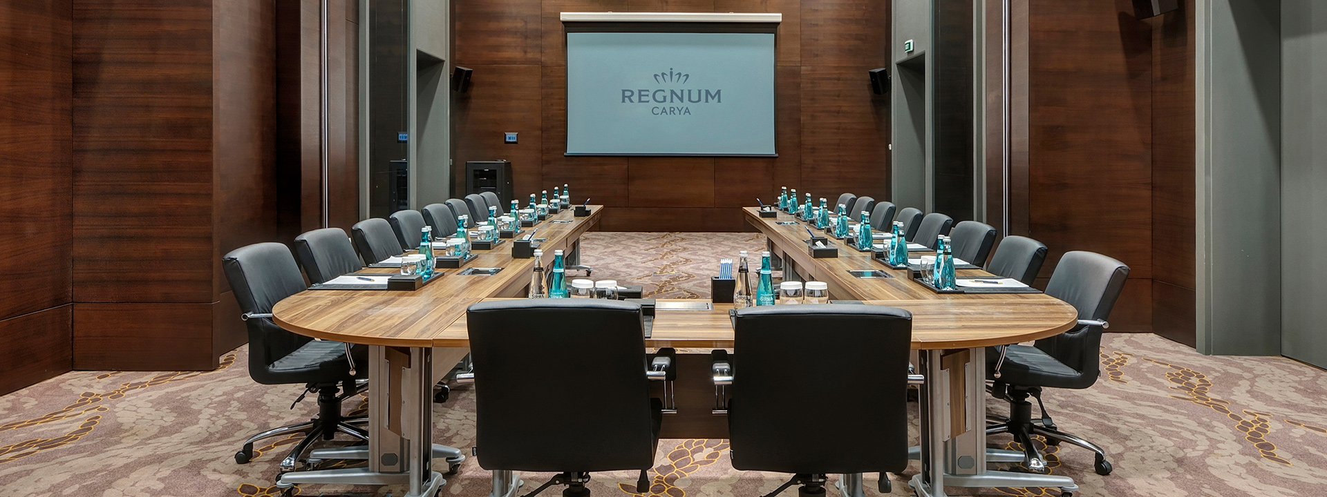 Regnum Carya Laurus Banner