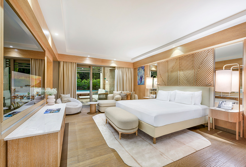 Regnumcarya Pearlpoolsuite French Bedroom 02