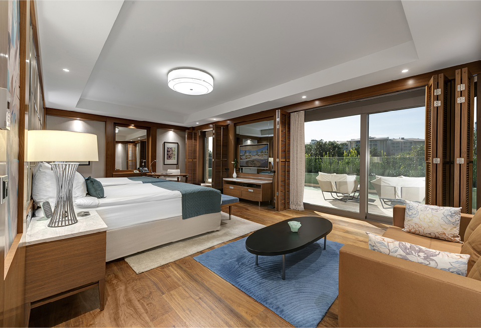 EDIT Regnumcarya Crownvilla Room2 Bedroom 01.Jpg