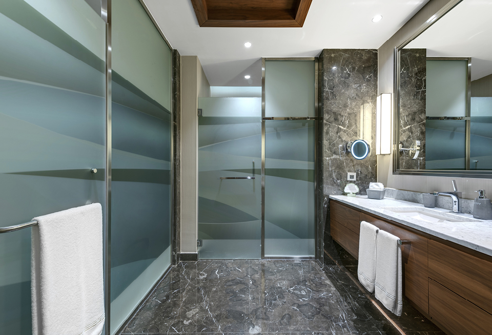 EDIT Regnumcarya Crownvilla Room6 Bathroom 03.Jpg