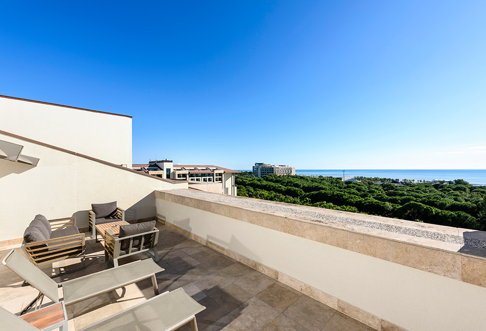 Regnumcarya Jadefamilyroom Balcony 09